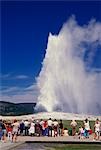 YELLOWSTONE NP WY TOURISTS WATCHING OLD FAITHFUL GEYSER