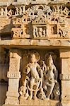 Skulpturen geschnitzt auf einen Tempel, Kumbha Shyam Tempel, Chittorgarh, Rajasthan, Indien
