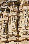 Sculpture sur un temple, Temple du soleil, Ranakpur, District de Pali, Udaipur, Rajasthan, Inde