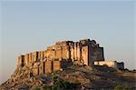 Vue faible angle d'un fort, le Fort de Mehrangarh, Jodhpur, Rajasthan, Inde