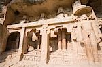 Jain-Skulpturen geschnitzt in einer Wand, Gwalior, Madhya Pradesh, Indien