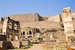 Low Angle View eines Forts, Fort Golkonda, Hyderabad, Andhra Pradesh, Indien
