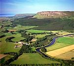 Vue d'angle élevé des fermes, Roe Valley, Bienevenagh, comté de Londonderry, Irlande du Nord