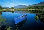 Vue grand angle sur un bateau dans un lac, Killarney, comté de Kerry, Irlande
