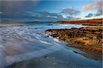 Glassillaun Beach, Co. Galway, Irland; Gesteinsschichten am Glassillaun Strand