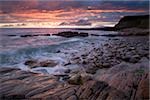 Tête de Mullaghmore, Co Sligo, Irlande ; Coucher de soleil au-dessus de l'Atlantique