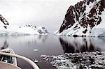 L'Antarctique, détroit de Gerlache. Explorer le canal Lemaire, située entre la péninsule Antarctique (Terre de Graham) et l'île Booth, parfois appelé « Écart de Kodak » c'est l'une des destinations touristiques haut en Antarctique