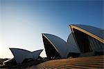 Abenddämmerung Licht zeichnet die Schritte des ikonischen Sydney Opera House am Bennelong Point