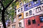 Österreich, Wien. Das Hundertwasser-Haus. Dies ist ein Appartement-Haus, entworfen vom österreichischen Künstler Friedensreich Hundertwasser.