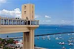 Salvador de Bahia, Brésil. Au sein de la vieille ville, un site du patrimoine mondial de l'UNESCO, l'Elevador Lacerda qui relie la ville haute (Cidade Alta) à la basse-ville (Cidade Baixa).