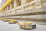 Skulpturen vor einem Tempel, Mahabodhi Tempel, Bodhgaya, Gaya, Bihar, Indien