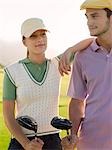 Zwei junge Golfer auf Platz