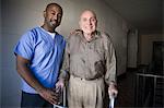 Gesundheitswesen Arbeitnehmer mit älterer Mann
