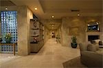 Couloir parqueté en marbre avec des briques de verre, Palm Springs