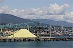 Grue et matériaux pour le transport à Vancouver Harbour, British Columbia