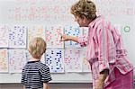 Lehrer Kalender, kleinen Jungen zu erklären