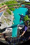 Saut à l'élastique sur le pont suspendu Kawarau près de Queenstown, île du Sud, Nouvelle-Zélande