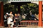 Männer Spielkarten in The Temple of Heaven in Peking, China