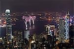 Chine, Hong Kong. Feu d'artifice dans le port de Victoria.