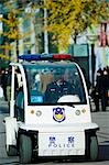 Chine, Beijing.Une voiture de policiers patrouillant dans les rues.