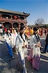 Chine, Beijing. Beiputuo temple et film studio - Festival de printemps de nouvel an chinois - Procession des musiciens femelle.