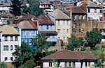 Chili, Valparaiso. Maisons serrés sur la colline