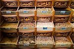 Épices à vendre dans le Souq-al-Atterine, près de Khan el-Khalili, le Caire, Egypte