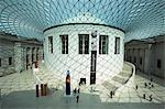 La grande cour du British Museum, ouvert en 2000. Le Musée a été fondé en 1753 provient de la collection privée de Sir Hans Sloane.