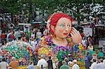 Carmen, eine Statue gemacht von Schülern aus recycelten Plastiktüten zur Förderung von Umwelt- und recycling-Bewusstsein, auf dem Display während des Thames Festival. Das Festival findet jedes Jahr im September am Südufer der Themse statt.