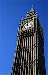 L'emblématique tour de l'horloge connu comme Big Ben s'élève au-dessus de Westminster à Londres. La tour a effectivement gagné son surnom de la cloche de 13 tonnes suspendue à l'intérieur de sa structure qui a été nommé d'après le commissaire Benjamin Hall.