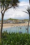 Ein Blick auf die Bucht von der alten Fischerei Port von St Ives, Cornwall, England