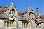 Angleterre, Dorset. Athelhampton est l'un des plus beaux exemples de maisons du XVe siècle en Angleterre. Médiéval en style principalement et entouré de murs, de l'eau caractéristiques et tribunaux isolée.