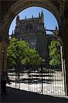 Découvre à travers une entrée donnant sur la Cour intérieure de la cathédrale de Séville