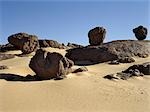 Pierres et rochers dans le désert de Nubie. Le désert de Nubie dans le nord-est du Soudan est une extension du désert du Sahara.