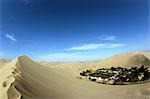 Das Dorf von Huacachina Oase liegt inmitten der riesigen Sanddünen der südlichen Küsten Wüste Perus