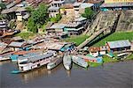 Amazonas, Amazonas, Iquitos, Peru. Luftbild von der Port, den Hafen und die Siedlungen von Iquitos, der Stadt der Grundsatz des oberen Amazonasbeckens.