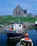 Bateaux de pêche et de l'église à Northbay