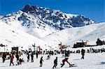 Hohen Atlas Oukaimeden Ski Resort Skifahrer auf der Piste