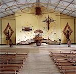 L'église de la mission catholique à Mua allie la religion occidentale art local d'une manière visuellement excitante.