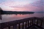 Sonnenaufgang über Laos und Mekong-Fluss vom Hotel in Chiang Khong, Provinz Chiang Rai, Thailand