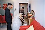 Chinesische Hochzeit, Braut unter Angebot zu angestammter Schrein