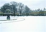 France, Paris, Place des Vosges dans la neige