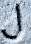 J, texte, dans la neige