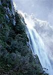 Nouvelle-Zélande, chute d'eau falaise