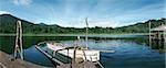 Indonesien, Boot am See, Panoramablick