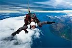 Parachutisme en tandem sur le Remarkables à Queenstown, île du Sud, Nouvelle-Zélande