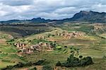 Betsileo villages bien implanté dans le pays de colline dans les régions montagneuses du sud de Madagascar.