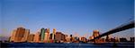 Skyline de Manhattan et de Brooklyn Bridge, New York City, New York, USA, l'Amérique du Nord