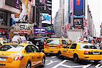 Taxis et trafic à Times Square, Manhattan, New York City, New York, États-Unis d'Amérique, l'Amérique du Nord