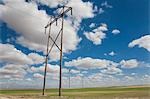 Windkraftanlagen und Stromleitungen, Burlington, Colorado, USA